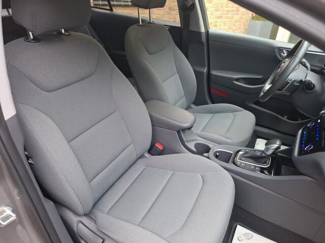 Hyundai IONIQ 1.6 GDi PHEV Advantage Sky-Active Plug-In Hybride, Alle optie's 61.000 km. Nieuwstaat.