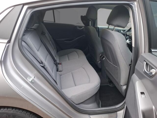 Hyundai IONIQ 1.6 GDi PHEV Advantage Sky-Active Plug-In Hybride, Alle optie's 61.000 km. Nieuwstaat.
