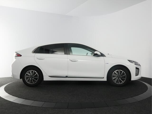 Hyundai IONIQ Premium EV 38 kWh | Facelift | Navi | Leder | 16'' velgen | Stoelen geventileerd/verwarmd |