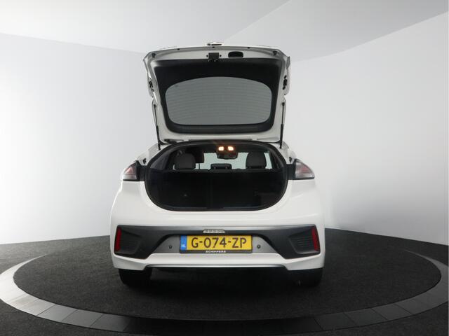 Hyundai IONIQ Premium EV 38 kWh | Facelift | Navi | Leder | 16'' velgen | Stoelen geventileerd/verwarmd |
