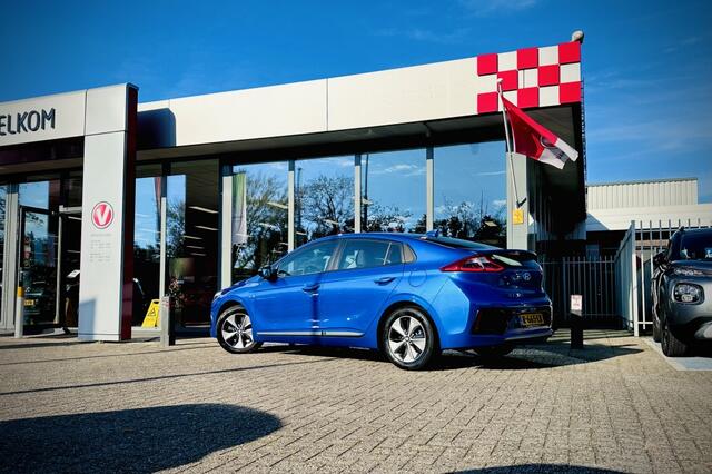 Hyundai IONIQ Electric Comfort TREKHAAK | Navi | Adaptive | Draadloze lader