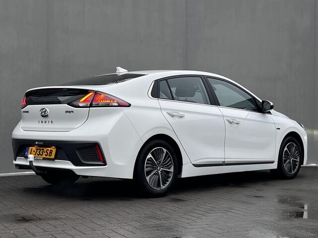 Hyundai IONIQ 1.6 GDi PHEV Premium Automaat / Dealer onderhouden / Batterijgarantie 8 jaar 160.000 km / Afneembare trekhaak 750 kg / Leder / Stoelventilatie / Stuur-, stoel- en achterbankverwarming / Infinity audio / Apple Carplay Android / 16" LM + All Season banden /