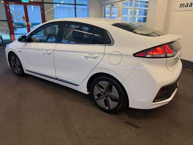 Hyundai IONIQ 1.6 GDi Comfort - Plus | Automaat | Adaptieve cruise control | Lane assist | Climate control | Achteruitrijcamera | Digital dashboard | Infinity audio | Keyless entry