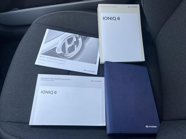Hyundai IONIQ 6 Business 77.4 kWh / achterstoelen verwarmd / lichtmetalen velgen 20" / lederen/stof bekleding /