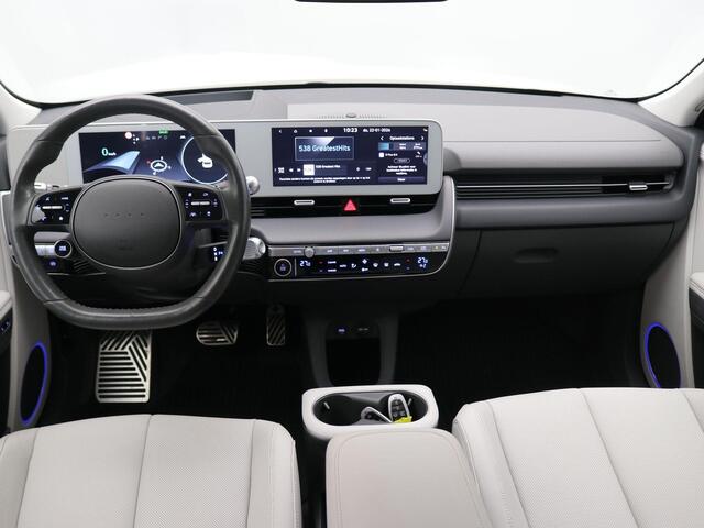 Hyundai IONIQ 5 Lounge AWD 77.4 kWh / BTW Auto / SoH 100% / Trekhaak / 1600kg Trekgewicht / Wit Lederen Bekleding / Dealer Onderhouden / Fabrieksgarantie tot 26-10-2027 / 1ste Eigenaar / NL Auto / AWD / Warmtepomp /