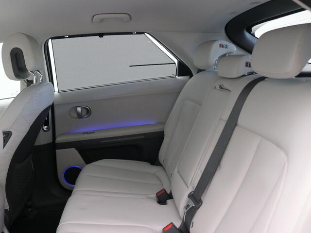 Hyundai IONIQ 5 Lounge AWD 77.4 kWh / BTW Auto / SoH 100% / Trekhaak / 1600kg Trekgewicht / Wit Lederen Bekleding / Dealer Onderhouden / Fabrieksgarantie tot 26-10-2027 / 1ste Eigenaar / NL Auto / AWD / Warmtepomp /