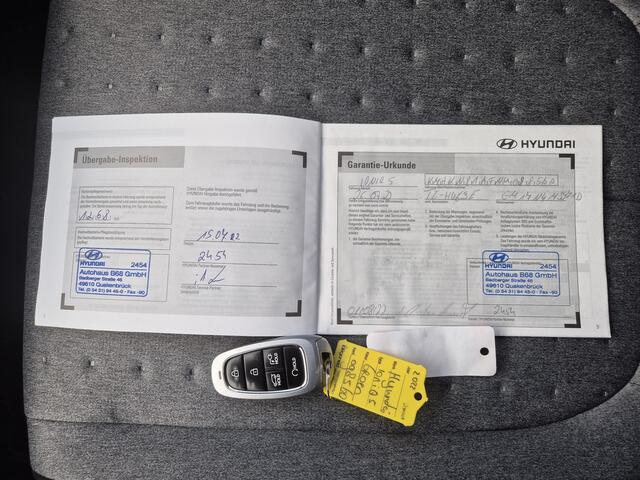 Hyundai IONIQ 5 Connect 73kWh Automaat / Fabrieksgarantie tot 07-2027 / 8 jaar Batterijgarantie / 20" Lounge Wielen / Apple Carplay Android Auto / WLTP bereik 451 km / Trekgewicht 1600 kg / Stuur-, Stoel en Achterbankverwarming / Adaptief CC / Elektrische achterklep /