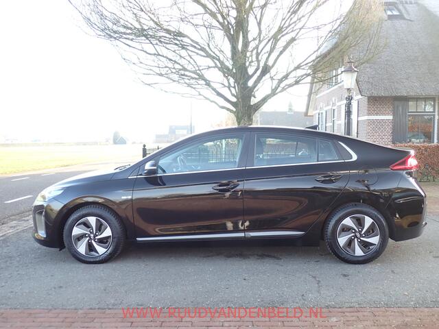 Hyundai IONIQ 1.6 GDi ACC / KEYLESS / CARPLAY / CAMERA / NAVI / CRUISE