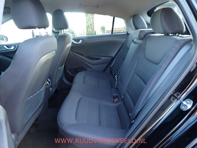 Hyundai IONIQ 1.6 GDi ACC / KEYLESS / CARPLAY / CAMERA / NAVI / CRUISE
