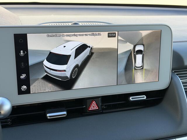 Hyundai IONIQ 5 Lounge 73kWh / Fabrieksgarantie tot 11-2026 / Dealer Onderhouden / HUD / BOSE / 360 Camera / Stoel Verwarming / Stoel Verkoeling / Stoel Ventilatie / Elektr. Stoelen + Memory / Achterbank Verwarming / Elektr. Achterklep / Dodehoek Detectie / Apple Carpl