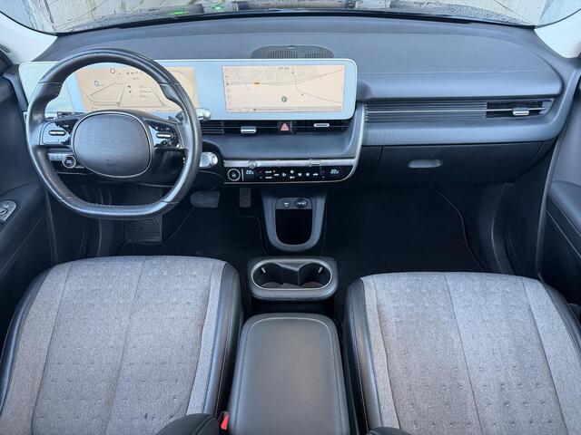 Hyundai IONIQ 5 Connect+ 73kWh / Fabrieksgarantie tot 11-2026 / Dealer Onderhouden / Camera / Elektr. Stoelen / Stoel & Stuurwiel Verwarming / Achterbank Verwarming / Apple Carplay & Android Auto /