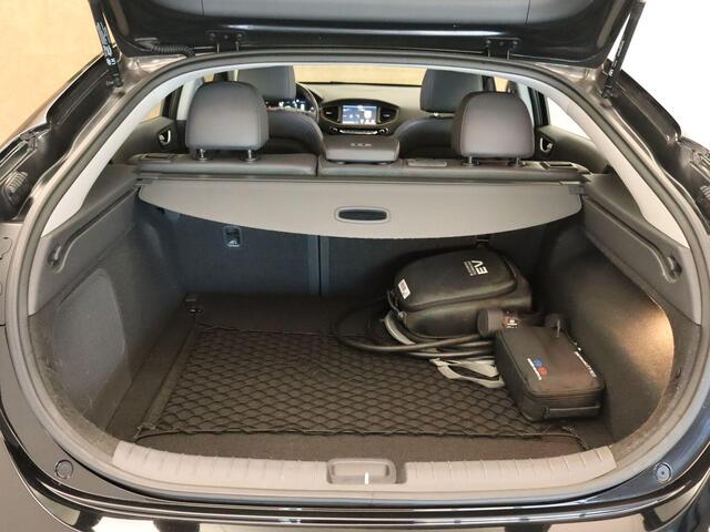 Hyundai IONIQ Premium EV SOH 89,5 % !!!- ORIGINEEL NEDERLANDSE AUTO - SCHUIF/KANTELDAK - PARKEERSENSOREN VOOR EN ACHTER - DODEHOEK DETECTIE - KEYLESS ENTRY & START - NAVIGATIE - STUUR EN STOEL VERWARMING