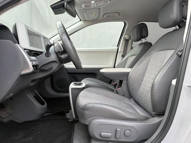 Hyundai IONIQ 5 Connect 73kWh Automaat / Fabrieksgarantie t/m 12-2026 / SOH 100% / Dealer onderhouden / Warmtepomp / Apple Carplay/Android auto / Stoel-/Stuurverwarming / Adaptieve Cruise Control / Navigatie / Elektrische Achterklep / 20" Lounge LM wielen /