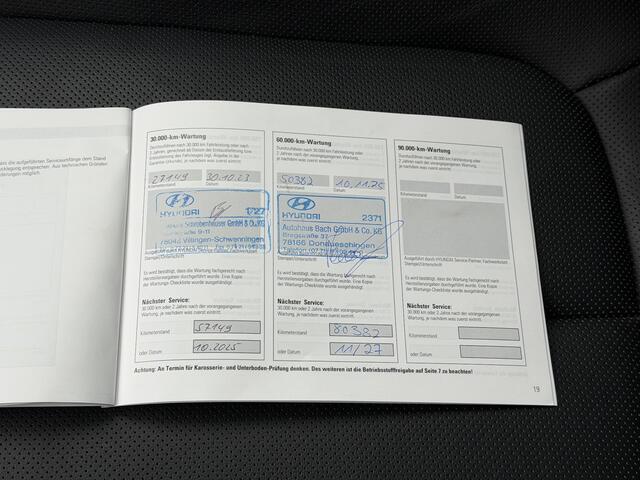 Hyundai IONIQ 5 Lounge 73kWh / Afneembare Trekhaak 1600Kg / Fabrieksgarantie tot 11-2026 / Warmtepomp / Batterij Garantie 8 Jaar / BOSE / HUD / 360 Camera / Elektr. Stoelen / Stoel Verwarming / Stoel Ventilatie / Dodehoek Detectie / Elektr. Achterklep / Apple Carplay &