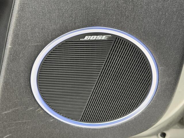 Hyundai IONIQ 5 Lounge 73kWh / Afneembare Trekhaak 1600Kg / Fabrieksgarantie tot 11-2026 / Warmtepomp / Batterij Garantie 8 Jaar / BOSE / HUD / 360 Camera / Elektr. Stoelen / Stoel Verwarming / Stoel Ventilatie / Dodehoek Detectie / Elektr. Achterklep / Apple Carplay &