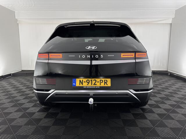 Hyundai IONIQ 5 Connect+ 73kWh INCL-BTW) Aut *HEATPUMP | LEATHER-FABRIC | BOSE-AUDIO | FULL-LED | DIGI-COCKPIT | AMBIENTLIGHT | DAB | SHIFTPADDLES | HEAD-UP | NAVI-FULLMAP | KEYLESS | CAMERA | HEATED-COMFORTSEATS | TOWBAR