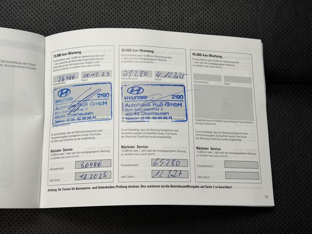 Hyundai IONIQ 5 Lounge 73kWh Automaat / Panoramadak / Dealer onderhouden / Fabrieksgarantie tot 12-2026 / 8 Jaar Batterij Garantie / All Season banden / Warmtepomp / HUD / 360 Camera / Navigatie / Elektr. stoelen + Memory / Stoel & Stuurwiel Verwarming / Stoel Ventila