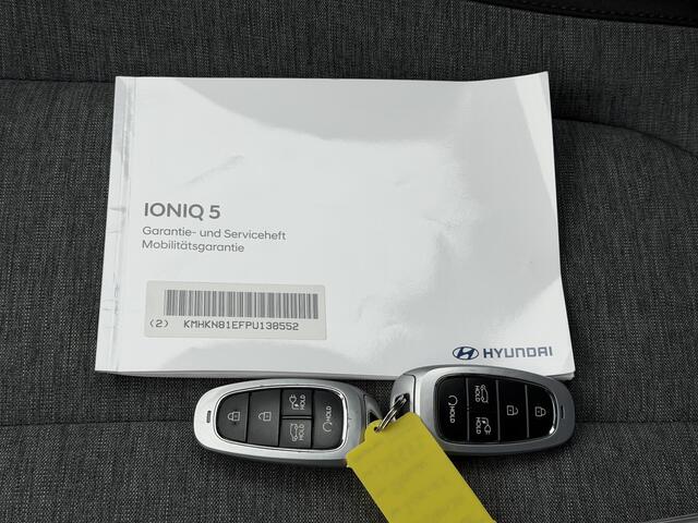 Hyundai IONIQ 5 Connect 77.4 kWh Automaat / Afneembare Trekhaak 1600kg trekgewicht / Dealer onderhouden / Fabrieksgarantie tot 12-2027 / 8 Jaar Batterij Garantie / Warmtepomp / Camera / Navigatie / Stoel & Stuurwiel Verwarming / Adaptieve Cruise / Apple Carplay & Andro