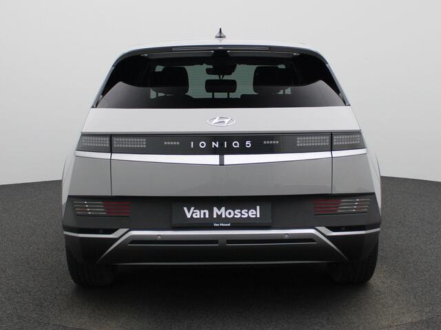 Hyundai IONIQ 5 Core Elektr. bed. achterklep| Climate Control / ECC | Licht metalen velgen 19 inch | Cruise control | Navigatie | Elektrisch verst. stoelen | Stoelverwarming | LED koplampen | Park Distance Control voor en achter | Achteruitrijcamera |
