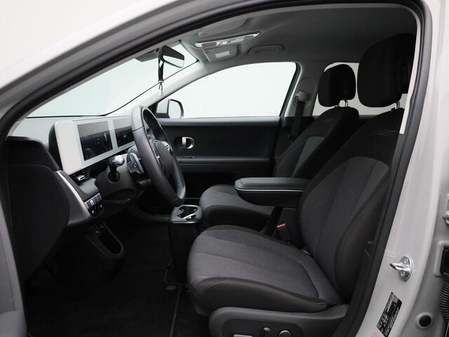 Hyundai IONIQ 5 Core Elektr. bed. achterklep| Climate Control / ECC | Licht metalen velgen 19 inch | Cruise control | Navigatie | Elektrisch verst. stoelen | Stoelverwarming | LED koplampen | Park Distance Control voor en achter | Achteruitrijcamera |