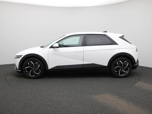 Hyundai IONIQ 5 77.4kWh Core | Navigatie | Apple & Android Carplay | Trekhaak Afneembaar | Climate Control | Parkeersensoren Voor & Achter | Achteruitrijcamera | Stoelverwarming | Adaptieve Cruise Control |