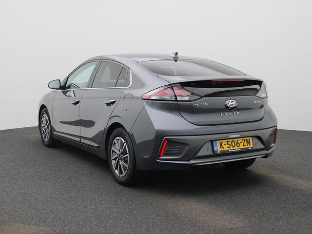 Hyundai IONIQ Premium EV 38 kWh |Climate Control / ECC | Licht metalen velgen 16 inch | Cruise control |Navigatie | Lederen bekleding zwart | Elektrisch verst. stoelen | Stoelverwarming | LED koplampen | Park Distance Control voor en achter | Achteruitrijcamera |