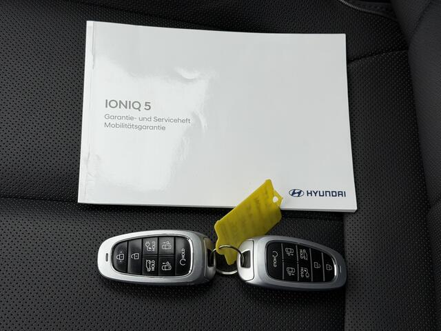 Hyundai IONIQ 5 Lounge AWD 77.4 kWh 325Pk Automaat / SOH 98% / Afn. Trekhaak / Dealer onderhouden / Fabrieksgarantie tot 11-2027 / 8 Jaar Batterij Garantie / Warmtepomp / HUD / 360 Camera / BOSE / Navigatie / Adaptieve Cruise / Elektr. Stoelen / Elektr. Achterklep / St