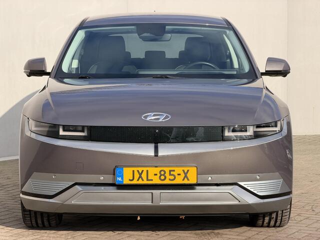 Hyundai IONIQ 5 Lounge 73kWh Automaat / Fabrieksgarantie tot 09-2027 / Dealer Onderhouden / 8 Jaar Batterij Garantie / Warmtepomp / HUD / BOSE / 360 Camera / Elektr. Stoelen / Stoel Verwarming / Stuurwiel Verwarming / Stoel Ventilatie / Dodehoek Detectie / Lederen Be