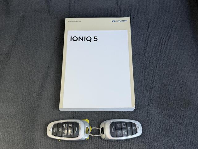 Hyundai IONIQ 5 Lounge 73kWh Automaat / SOH 100% / Panoramadak / Afneembare Trekhaak / WLTP 481 km / Warmtepomp / HUD / BOSE / 360 Camera / Apple Carplay & Android Auto / Elektr Stoelen + memory / Stoel Verwarming + Ventilatie / Navigatie / Adaptieve Cruise / DAB / Dod