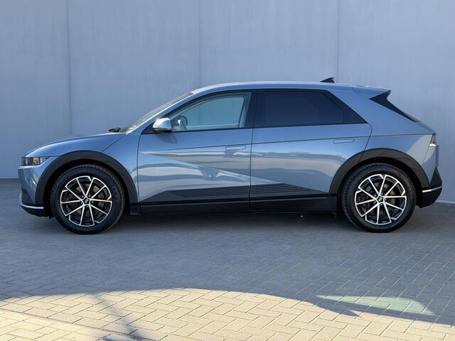Hyundai IONIQ 5 Connect 77.4 kWh Automaat / SOH 100% / Fabrieksgarantie tot 12-2027 / Warmtepomp / Dealer Onderhouden / 8 Jaar Batterij Garantie / Camera / PDC / Navigatie / Elektr. Stoelen / Stoelverwarming / Achterbank Verwarming / Dodehoek Detectie / Apple Carplay 