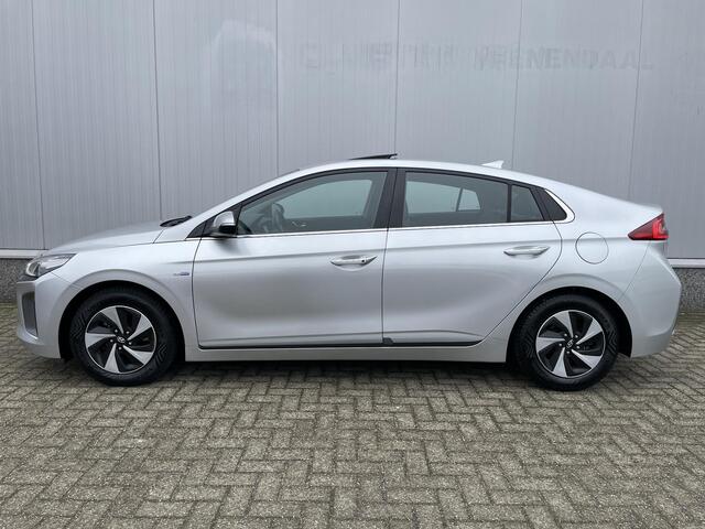 Hyundai IONIQ 1.6 GDi Premium / Lederen Interieur / Navigatie / Verwarmde Stoelen + Stuurwiel / Afn. Trekhaak / Schuif - Kanteldak / Parkeersensoren V + A / Keyless Entry / Dealer Onderhouden.