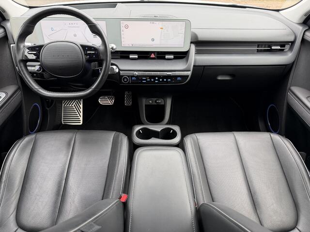 Hyundai IONIQ 5 Lounge AWD 77.4 kWh Automaat 325Pk / SOH 100% / Panoramadak / Dealer onderhouden / 1.600 kg Trekhaak / Fabrieksgarantie tot 2-2027 / 8 Jaar Batterij Garantie / Warmtepomp / ACC / HUD / 360 Camera / Elektr. Stoelen / Stoel Verwarming / Stoel Ventilatie /