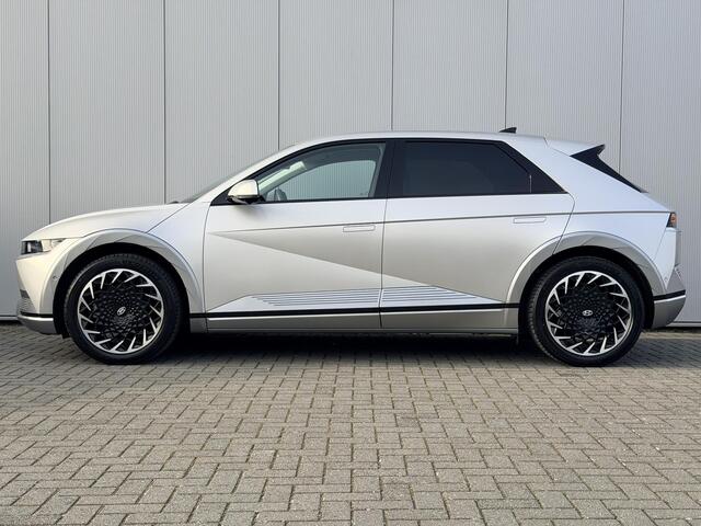 Hyundai IONIQ 5 Lounge AWD 77.4 kWh Automaat / 1e Eigenaar / Zwart Leder / Stoelverkoeling / Stoelverwarming Voor + Achter / Stuurverwarming / Dynamische Navigatie / HUD / 360 Camera / NL Auto /