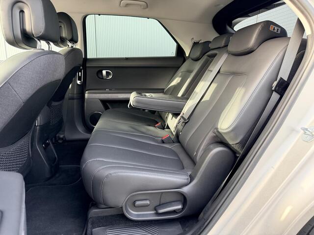 Hyundai IONIQ 5 Lounge AWD 77.4 kWh Automaat / 1e Eigenaar / Zwart Leder / Stoelverkoeling / Stoelverwarming Voor + Achter / Stuurverwarming / Dynamische Navigatie / HUD / 360 Camera / NL Auto /