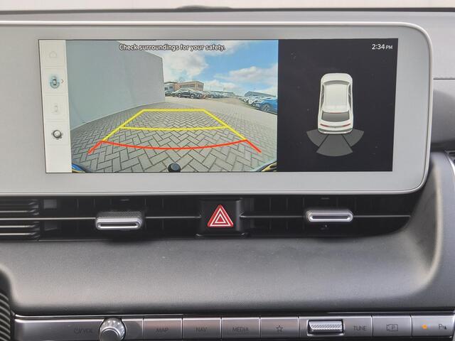 Hyundai IONIQ 5 Style 77.4 kWh Automaat / Fabrieksgarantie tot 05-2030 / Accu SOH 100% / Warmtepomp / CCS snellader / WLTP 507 km / Trekhaak vast / All season banden / Achteruitrijcamera / Trekgewicht 1600 kg / Apple Carplay Android Auto / Keyless Entry/Start /