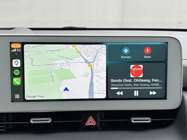 Hyundai IONIQ 5 Style 77.4 kWh Automaat / Fabrieksgarantie tot 05-2030 / Accu SOH 100% / Warmtepomp / CCS snellader / WLTP 507 km / Trekhaak vast / All season banden / Achteruitrijcamera / Trekgewicht 1600 kg / Apple Carplay Android Auto / Keyless Entry/Start /