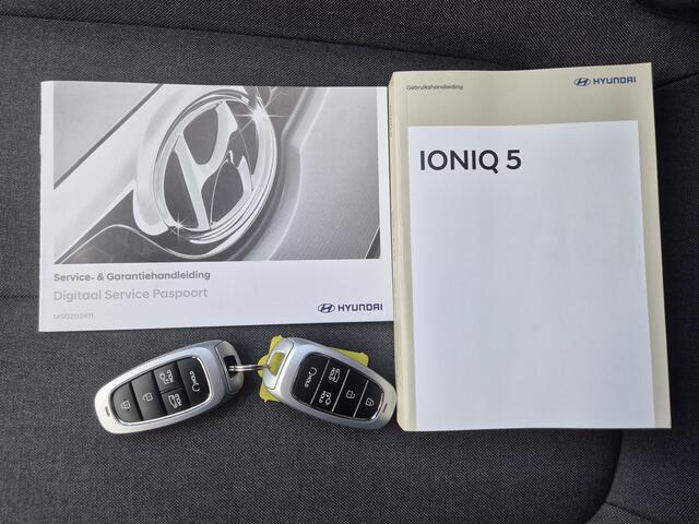 Hyundai IONIQ 5 Style 77.4 kWh Automaat / Fabrieksgarantie tot 05-2030 / Accu SOH 100% / Warmtepomp / CCS snellader / WLTP 507 km / Trekhaak vast / All season banden / Achteruitrijcamera / Trekgewicht 1600 kg / Apple Carplay Android Auto / Keyless Entry/Start /