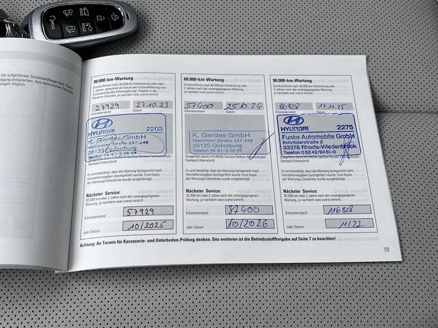 Hyundai IONIQ 5 Lounge 77.4 kWh Automaat / SOH 100% / 8 jaar Batterij garantie / Dealer onderhouden / Fabrieksgarantie tot 01-2028 / HUD / Warmtepomp / WLTP 507km / CCS snel laden / Camera 360° / Leder / Elektr. stoelen & klep /