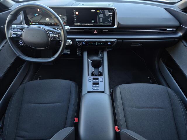 Hyundai IONIQ 6 Style 53 kWh Automaat / Accu SOH 100% / Trekhaak Afneembaar / Dealeronderhouden / CCS snellader / Elektrische achterklep / Achteruitrijcamera / Adaptief cruise control / Apple Carplay Android Auto /