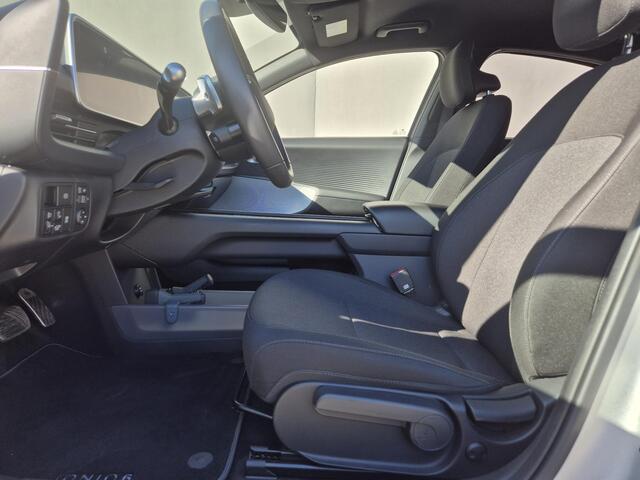 Hyundai IONIQ 6 Style 53 kWh Automaat / Accu SOH 100% / Trekhaak Afneembaar / Dealeronderhouden / CCS snellader / Elektrische achterklep / Achteruitrijcamera / Adaptief cruise control / Apple Carplay Android Auto /