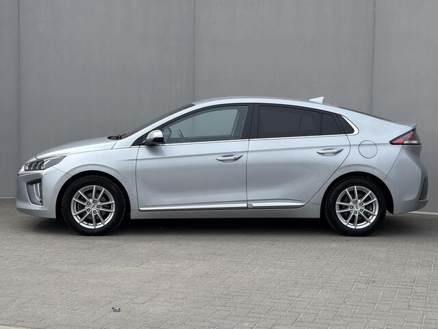 Hyundai IONIQ 1.6 GDi Premium - Plus / Stoelventilatie / Stuur-, Stoel- en Achterbankverwarming / Apple Carplay&Android Auto / Memory Stoelen / Cruise Control Adaptief / Led / Keyless / Camera /