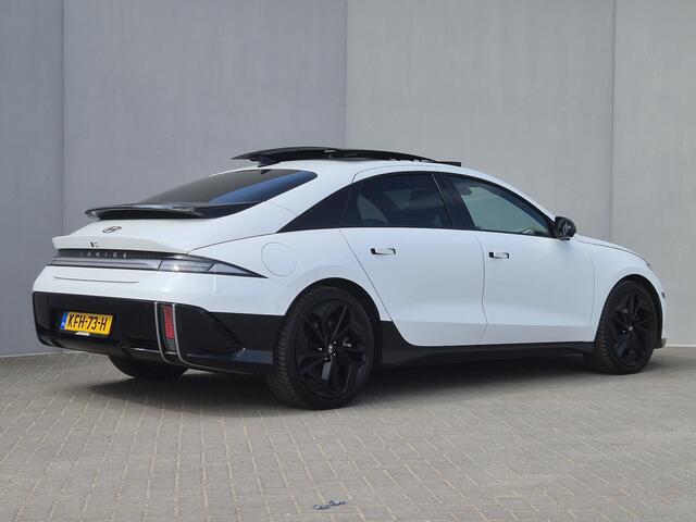 Hyundai IONIQ 6 First Edition AWD 77.4 kWh / SOH 100% / Fabrieksgarantie tot 02-2028 / Dealer onderhouden / CCS snelladen / WLTP bereik 519 km bereik stad 658 / Head Up Display / Trekgewicht 1.500 kg / Glazen schuif- en kanteldak / Stuur- Stoel & Achterbank verwarming 