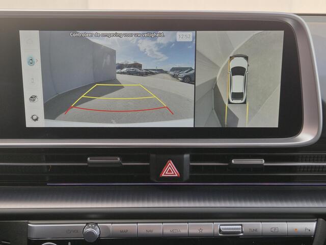 Hyundai IONIQ 6 First Edition AWD 77.4 kWh / SOH 100% / Fabrieksgarantie tot 02-2028 / Dealer onderhouden / CCS snelladen / WLTP bereik 519 km bereik stad 658 / Head Up Display / Trekgewicht 1.500 kg / Glazen schuif- en kanteldak / Stuur- Stoel & Achterbank verwarming 