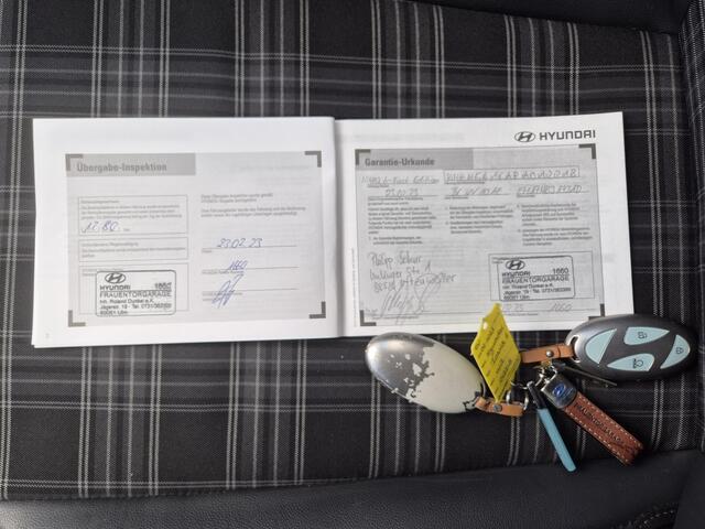 Hyundai IONIQ 6 First Edition AWD 77.4 kWh / SOH 100% / Fabrieksgarantie tot 02-2028 / Dealer onderhouden / CCS snelladen / WLTP bereik 519 km bereik stad 658 / Head Up Display / Trekgewicht 1.500 kg / Glazen schuif- en kanteldak / Stuur- Stoel & Achterbank verwarming 