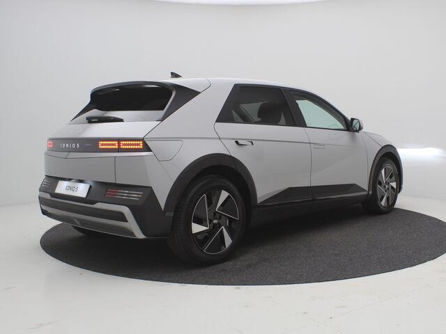 Hyundai IONIQ 5 Pure Edition 84 kWh / Nieuw direct leverbaar / 3-fase / Navigatie / Perkeersensoren / 100% SoH / 5 jaar Fabrieksgarantie / 8 Jaar accu garantie /