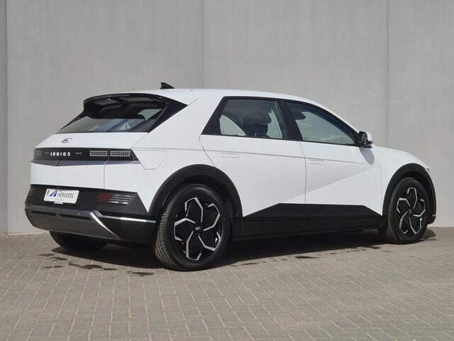 Hyundai IONIQ 5 Connect 77.4 kWh / SOH 100% / Fabrieksgarantie tot 09-02-2028 / Dealer onderhouden / CCS snelladen / Trekhaak afneembaar / Warmtepomp / 1.600 kg trekgewicht / Adaptieve CC / Stuur- & Stoel verwarming / Achteruitrijcamera / Keyless Entry/Start /