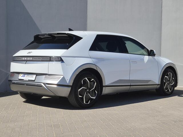 Hyundai IONIQ 5 Lounge 77.4 kWh 228pk / SOH 100% / Fabrieksgarantie tot 12-2027 / Dealer onderhouden / Trekgewicht 1600 kg / Trekhaak afneembaar / Warmtepomp / CCS snel laden / Elektrische stoelen en klep / BOSE Audio Systeem / Stuur- Stoel & Achterbank verwarming / 19
