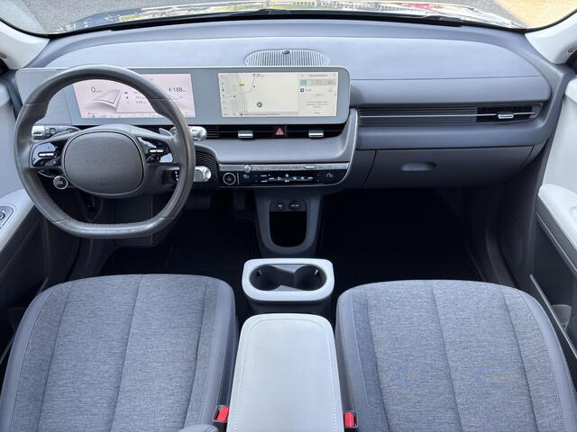 Hyundai IONIQ 5 Connect 77.4 kWh / SOH 100 % / Fabrieksgarantie tot 03-2028 / 8 Jaar Batterij Garantie / Dealer onderhouden / 1.600 kg trekgewicht / Warmtepomp / CCS snel laden / Elektrische stoel / Stuur- en stoelverwarming / Apple Carplay Android / 19"LM wielen / Dod