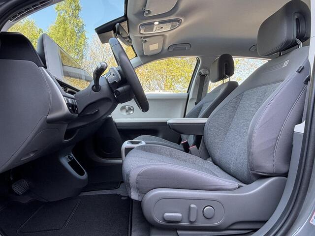 Hyundai IONIQ 5 Connect 77.4 kWh / SOH 100 % / Fabrieksgarantie tot 03-2028 / 8 Jaar Batterij Garantie / Dealer onderhouden / 1.600 kg trekgewicht / Warmtepomp / CCS snel laden / Elektrische stoel / Stuur- en stoelverwarming / Apple Carplay Android / 19"LM wielen / Dod