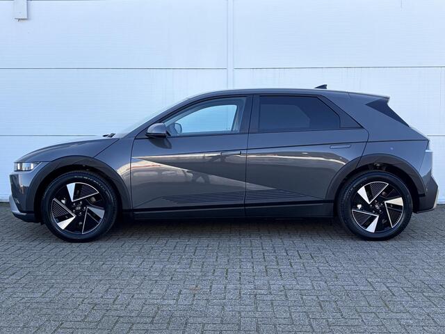Hyundai IONIQ 5 Long Range Pure Edition 84 kWh / Nieuw direct leverbaar / 3-fase / Navigatie / Perkeersensoren / 100% SoH / 5 jaar Fabrieksgarantie / 8 Jaar accu garantie /